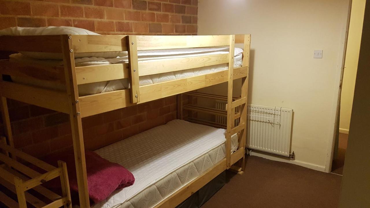 'Yellow Wood Micro Hostel-Eco Urban Bothy Style Very Basic But Cosy Redecorating But Cheap & Friendly Quiet Time Lockout 11Pm-7Am Bring Towel Or Hire Brecon Bagian luar foto