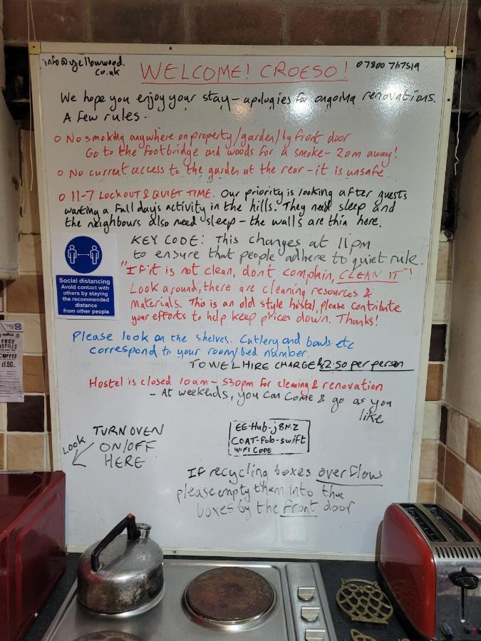 'Yellow Wood Micro Hostel-Eco Urban Bothy Style Very Basic But Cosy Redecorating But Cheap & Friendly Quiet Time Lockout 11Pm-7Am Bring Towel Or Hire Brecon Bagian luar foto
